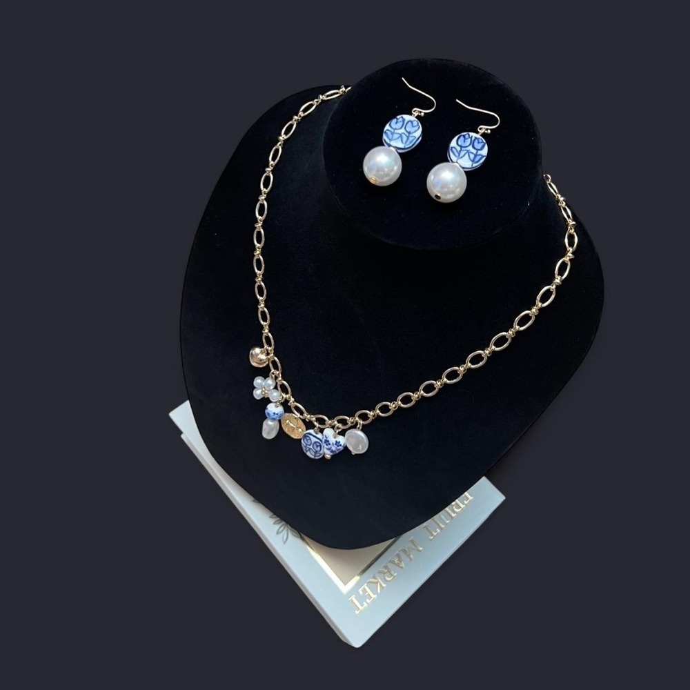 White Blue Charm Ceramic Faux Pearl Gold Tone Necklace and‎ Earring Set